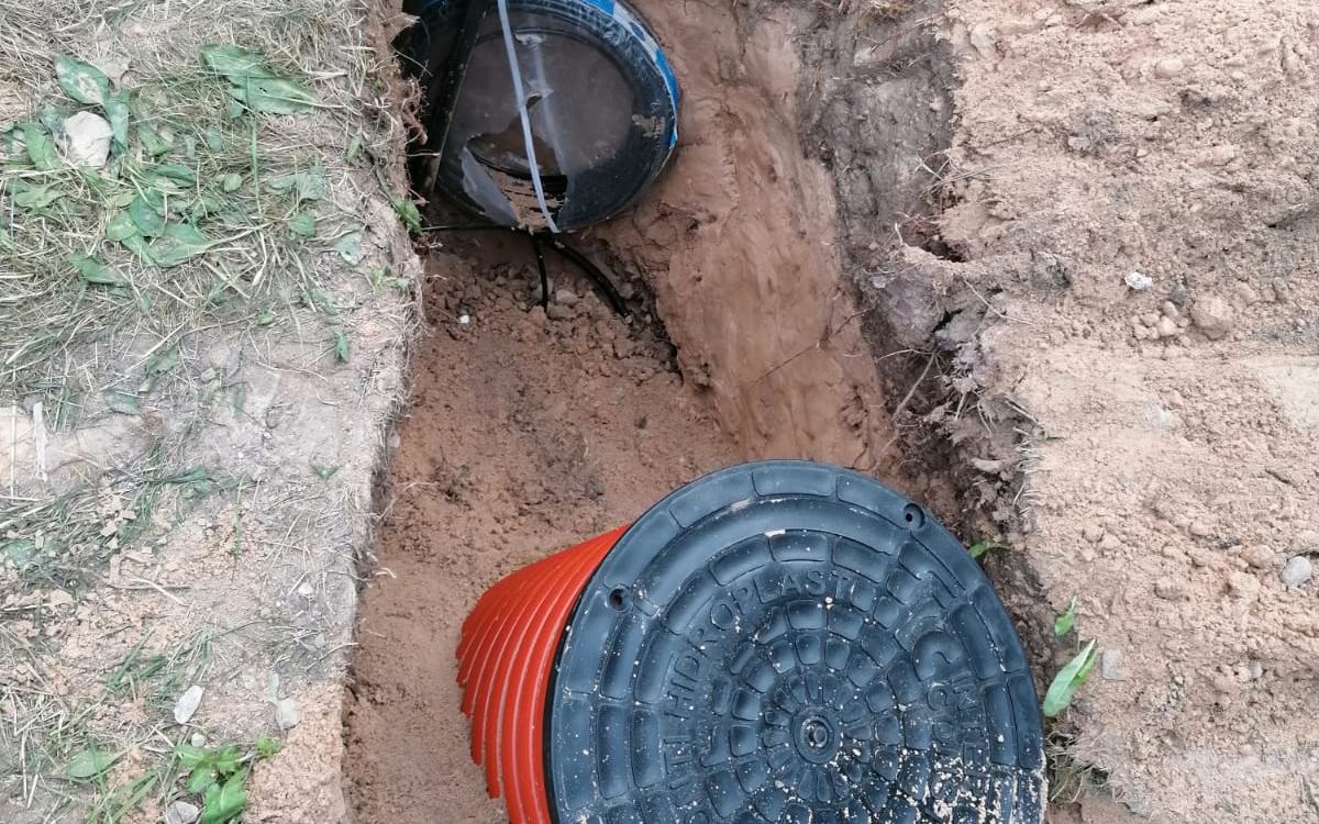 Dziļurbuma galva un ūdensvada trase pēc ierīkošanas